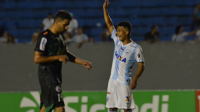 Londrina conquista a primeira vitória em casa (Foto: Globoesporte.com)