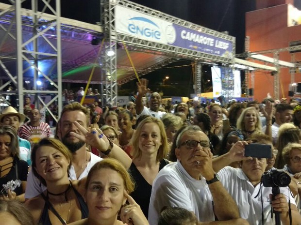 Público acompanha desfile na Passarela Nego Quirido (Foto: Edsoul/RBS TV)