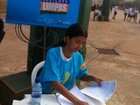Manifestantes colhem assinaturas pela lei da reforma eleitoral em Cuiabá