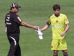 Ricardo Gomes com Juninho no treino do Vasco (Foto: Alexandre Cassiano / Agência O Globo)
