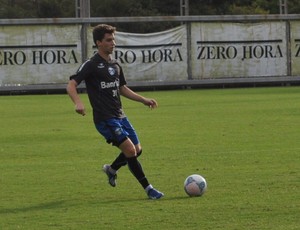 Jean Deretti trabalha em treino do Grêmio (Foto: Hector Werlang/Globoesporte.com)