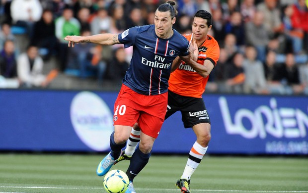 Ibrahimovic PSG x Lorient (Foto: AFP)