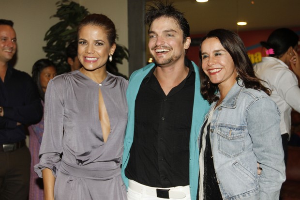 Nívea Stelmann com seu companheiro de palco, Maurício Machado, e Lucélia Santos (Foto: Leo Franco/Ag News)