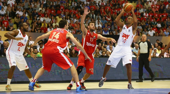 Pinheiros x Olympiacos, Copa Intercontinental de basquete 2013 (Foto: Luiz Pires / FotoJump) Pinheiros x Olympiacos, Copa Intercontinental de basquete 2013 (Foto: Luiz Pires / FotoJump)