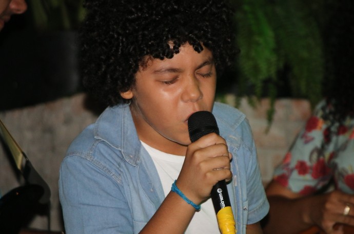 Arthur Lima, do 'The Voice Kids', interpretou músicas de Tim Maia a Sandra de Sá (Foto: Luã Hernandez)