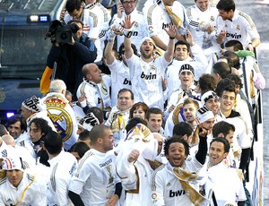 carreata de comemoração do título do Real Madrid (Foto: EFE)