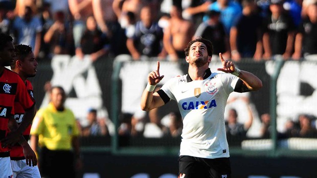 Alexandre Pato corinthians gol Flamengo (Foto: Marcos Ribolli / Globoesporte.com)