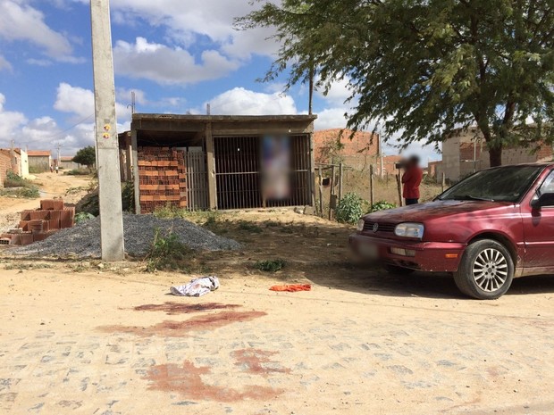 Quádruplo homicídio foi registrado em um loteamento do Bairro Maria Auxiliadora, em Caruaru (Foto: Magno Wendel/TV Asa Branca)