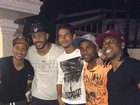 Neymar posta foto ao lado de Ganso: 'Rever os amigos é bom demais'