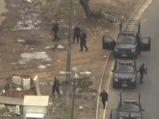 Policiais do Bope chegam em comboio na região das favelas do Jacarezinho e Manguinhos (Foto: Reprodução/Globocop)