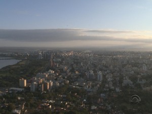 Quarta-feira (29) amanhece com tempo seco em Porto Alegre (Foto: Reprodução/RBS TV)