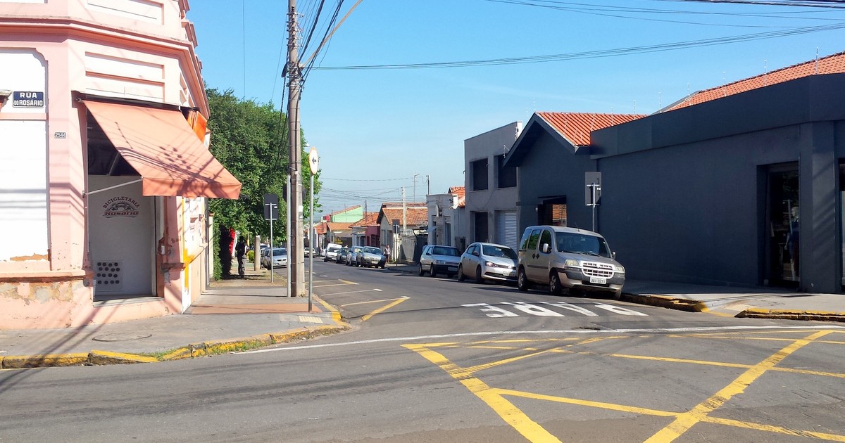 G1 Dupla Armada Assalta Clientes E Dono De Trailer De Lanches Em