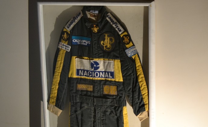 Jogo com ex-atletas dos grandes de SP lança leilão do uniforme de Senna.