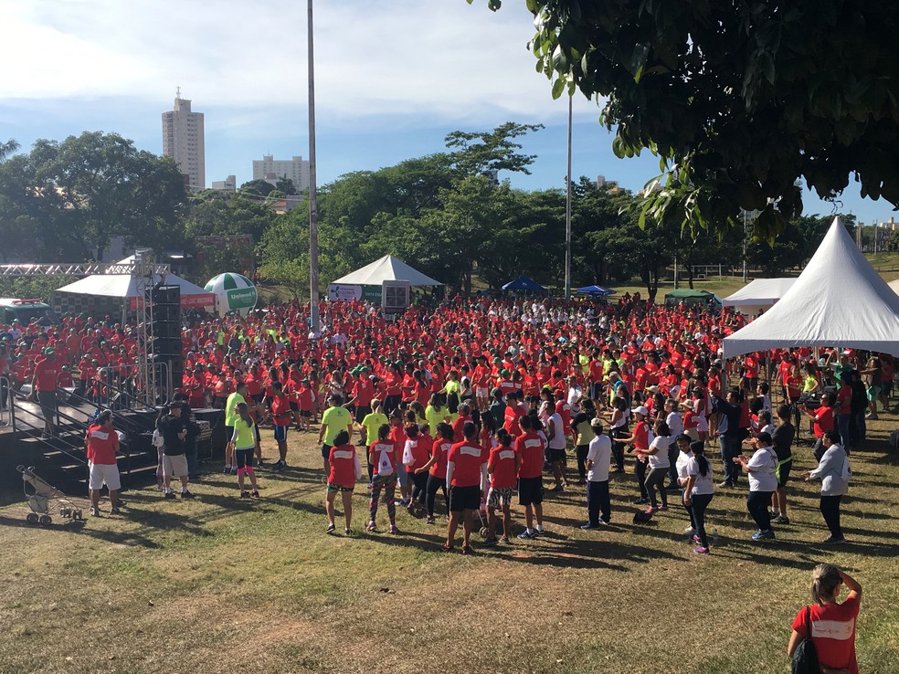 Caminhada pela Vida foi realizada na manhã deste domingo (2), em Presidente Prudente (Foto: Stephanie Fonseca/G1)