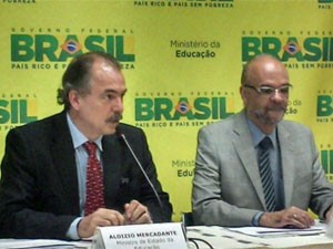 O ministro Aloizio Mercadante e o presidente do Inep, Luiz Claudio Costa, divulgam as regras do Enem 2013 (Foto: Vitor Matos/G1)