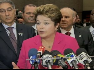 Dilma Rousseff diz que não vai comprometer o  crescimento do Brasil para combater inflação (Foto: Reprodução Globo News)