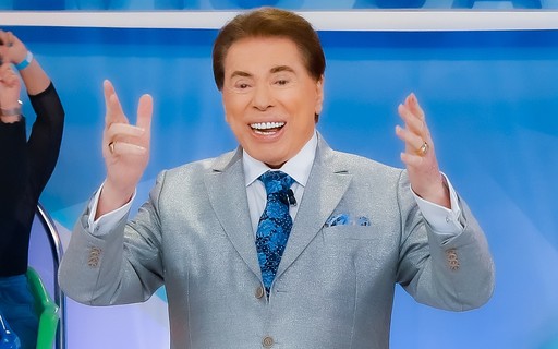 Silvio Santos Usa Terno Novo Prateado Look Ic Nico Segue Desaparecido