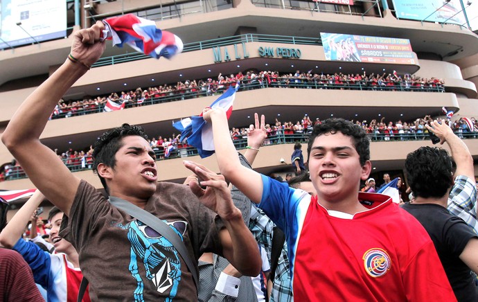 festa torcida Costa Rica comemorando classificação (Foto: Reuters)