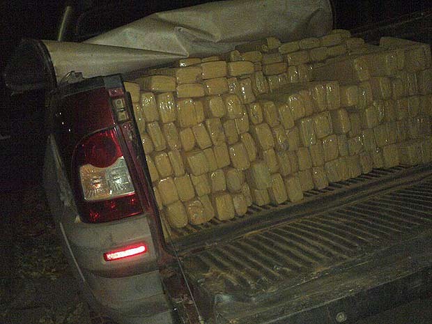 Picape apreendida com maconha que era levada de Goiás para o Distrito Federal (Foto: Polícia Civil/Divulgação) Picape apreendida com maconha que era levada de Goiás para o Distrito Federal (Foto: Polícia Civil/Divulgação)