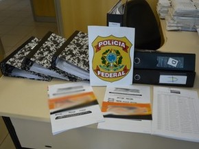 Mais de 100 contratos irregulares são apreendidos durante fechamento de seguradora sem autorização de funcionamento, em Gravatá, Agreste de Pernambuco (Foto: Divulgação/ Polícia Federal)