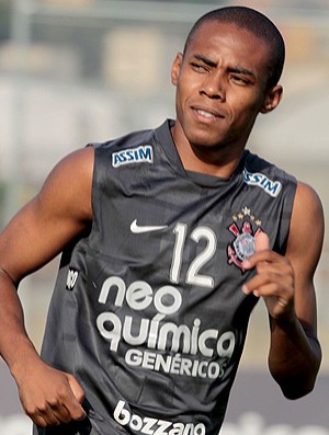 Ansioso por definição, Elias avisa a amigos que prioridade é o Corinthians.