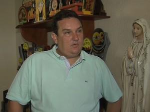 Vice-prefeito, em casa após o acidente  (Foto: TV Verdes Mares/Reprodução)