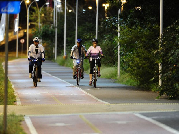 Mesmo durante a pausa, a presidente procura manter a rotina passeios ciclísticos (Foto: Ronaldo Bernardi/Agência RBS)