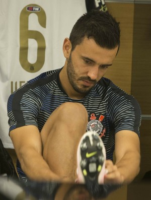 Corinthians renova com Uendel por mais um ano; lateral fica até 2018