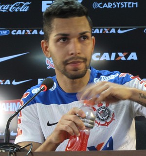 Petros lamenta tempo do Timão longe da Arena Corinthians: 