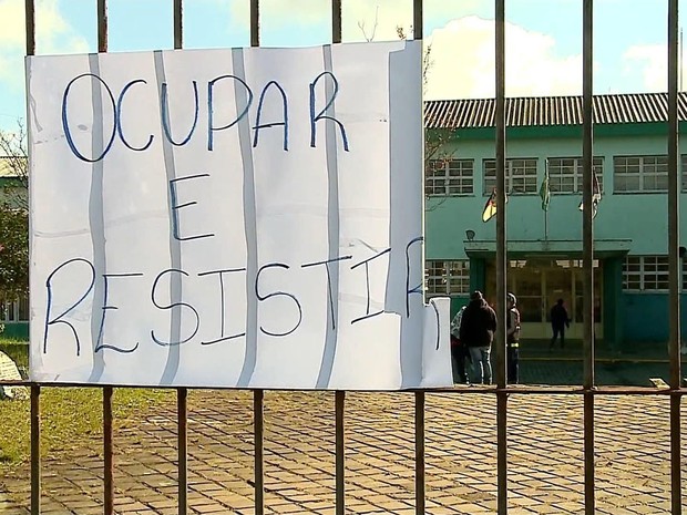 oCUPAÇÃO ESCOlas Porto Alegre rs (Foto: Reprodução/RBS TV)