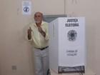 Simão Jatene vota em Belém (Gustavbo Pêna / G1)