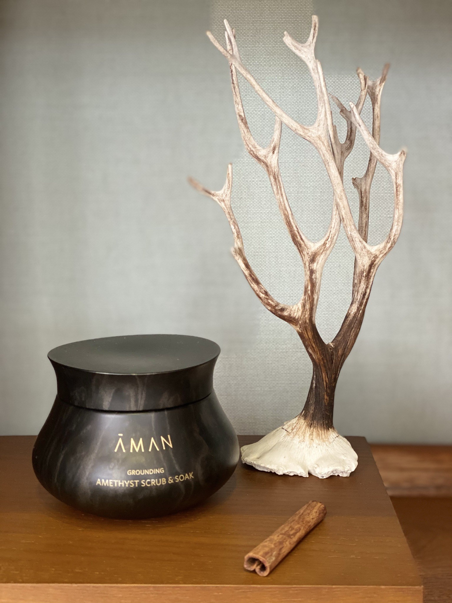 Welness: o Aman tem sua própria linha de beleza, com ingredientes naturais e embalagem para colecionar. Ao lado, o SPA do Amanera (Foto: Divulgação)