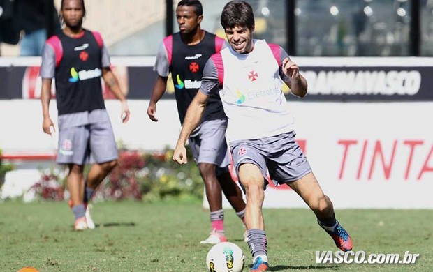 Juninho sorri no treino Vasco (Foto: MarceloSadio / Vasco.com.br)