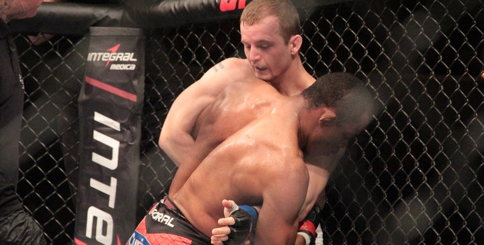 MMA - UFC Jaguará do Sul - Francisco Massaranduba x Jesse Ronson (Foto: Rodrigo Malinverni)
