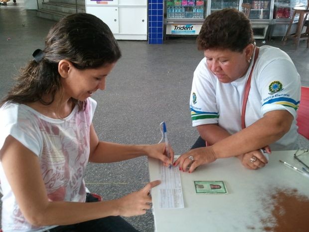 Eleitora de Simão Dias justifica voto pela primeira vez em Aracaju (Foto: Flavio Antunes/ G1 SE)
