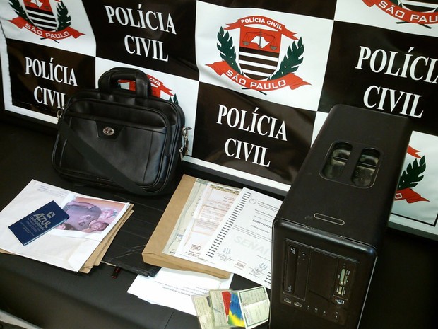Polícia Civil prendeu dois jovens por falsificação de documentos (Foto: Tonny Machado/Raízes FM)
