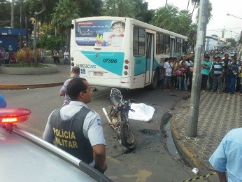 Rapaz morreu aps ser atingido por nibus na Rua 13 de Junho (Foto: Leandro Agostini/ Arquivo pessoal)