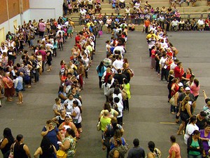 Mais de mil pessoas comparecem ao ginásio da Unicamp para cirurgia bariátrica (Foto: Sávio Monteiro/EPTV)