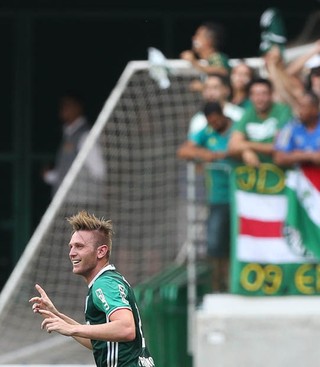 Por que o Palmeiras prefere Fabiano a Robinho