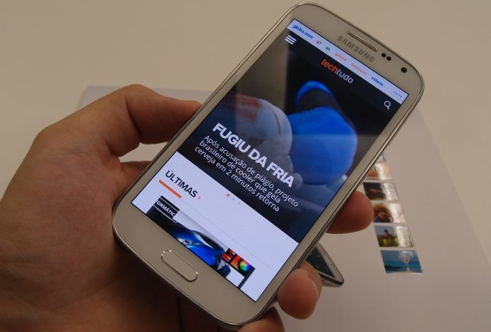 Galaxy K Zoom, o novo smartphone da Samsung (Foto: Pedro Zambarba/TechTudo) Galaxy K Zoom, o novo smartphone da Samsung (Foto: Pedro Zambarba/TechTudo)
