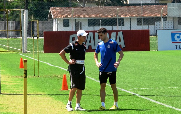 Miralles santos ao lado do preparador físico Ricardo Rosa (Foto: Marcelo Hazan)