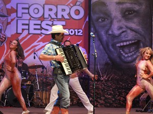 Tom Oliveira foi uma das atrações do Forró Fest 2012 em Guarabira, Paraíba (Foto: Francisco França/Jornal da Paraíba)
