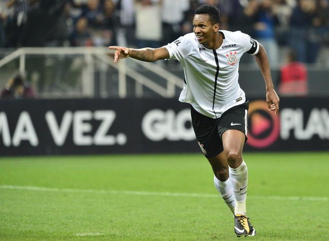 Jô sonha ser o primeiro artilheiro do Corinthians no Brasileirão: 