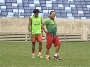 Éder Taques comanda primeiro treino pelo CEOV (Foto: Christian Guimarães)