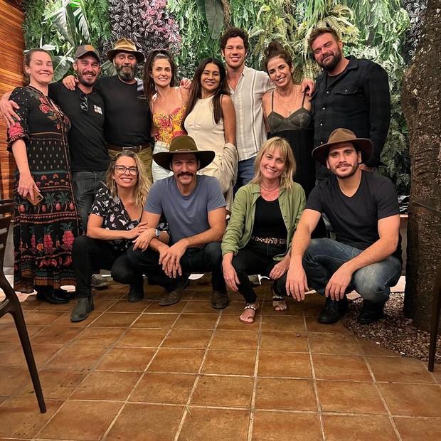 Elenco e equipe de Pantanal jantam no Rio de Janeiro (Foto: Reprodução/Instagram)