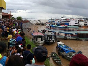 Naufrágio ocorreu quando embarcação deixava Porto de Nova Olinda do Norte (Foto: Marilene Silva/Rede Amazônica)