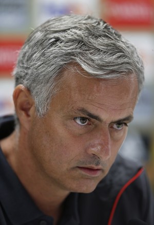 Mourinho durante coletiva prévia à Liga Europa (Foto:  Reuters / Matthew Childs )