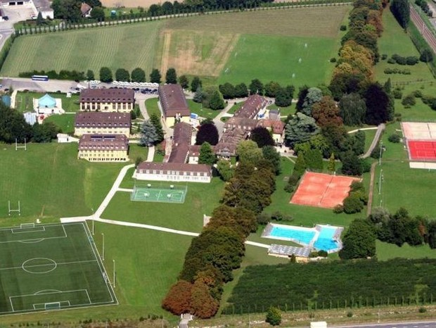 Escola Le Rosey, na Suíça, se assemelha a resort de luxo e tem mensalidade de R$ 52 mil; saiba mais (Foto:  )