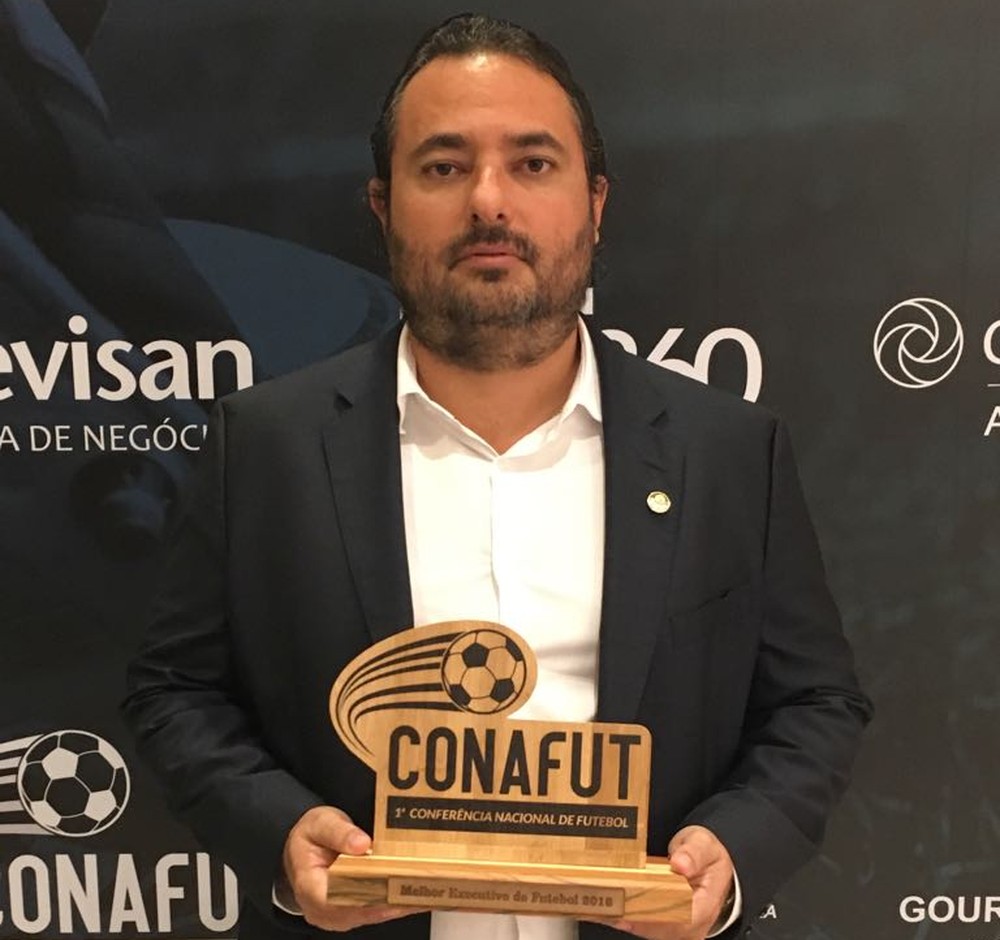 Alexandre Mattos, do Palmeiras, é eleito o melhor executivo de futebol de 2016
