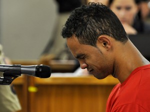 06/03/2013 - Bruno durante depoimento no terceiro dia do julgamento (Foto: Renata Caldeira / TJMG)